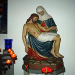 Kirchliche Figuren und Ausstattungen